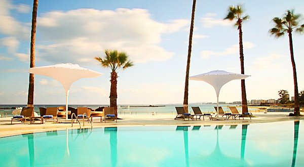 Kıbrıs tatil yerleri deniz kenarı otel