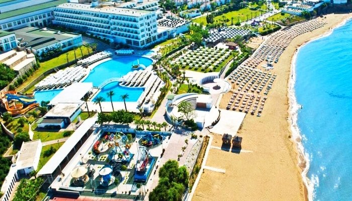 Club Acapulco Kıbrıs tatil yerleri su kaydıraklı yer