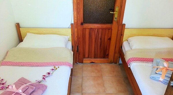 bademli tatikoyu dikili sahili tatil yerleri bungalov otel