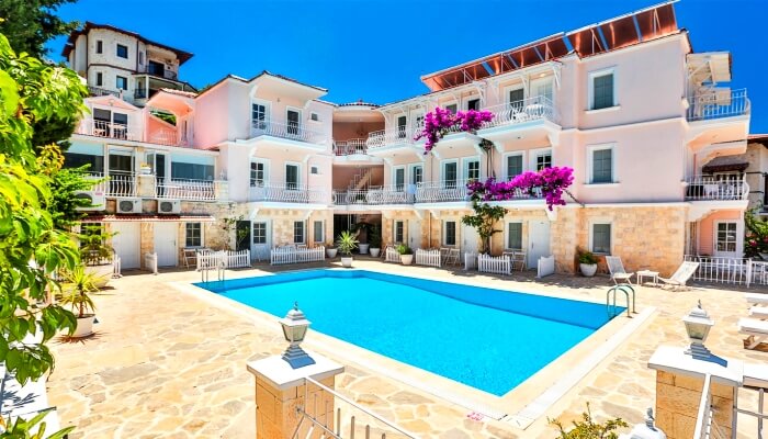 Doğa içerisinde sakin tatil yerleri Kaş butik otel Çapa