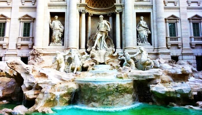 Roma Trevi Çeşmesi